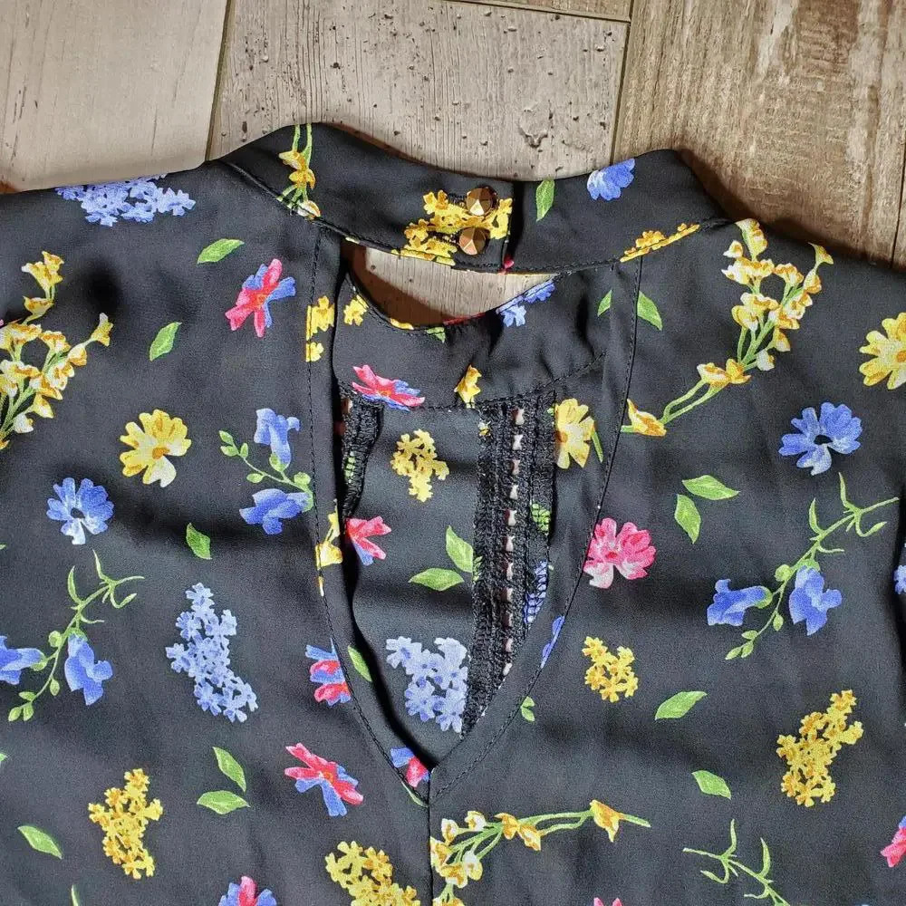 Sienna Sky Black Floral Short Sleeve Blouse Women's Size XS NWOT - Picture 14 of 16
